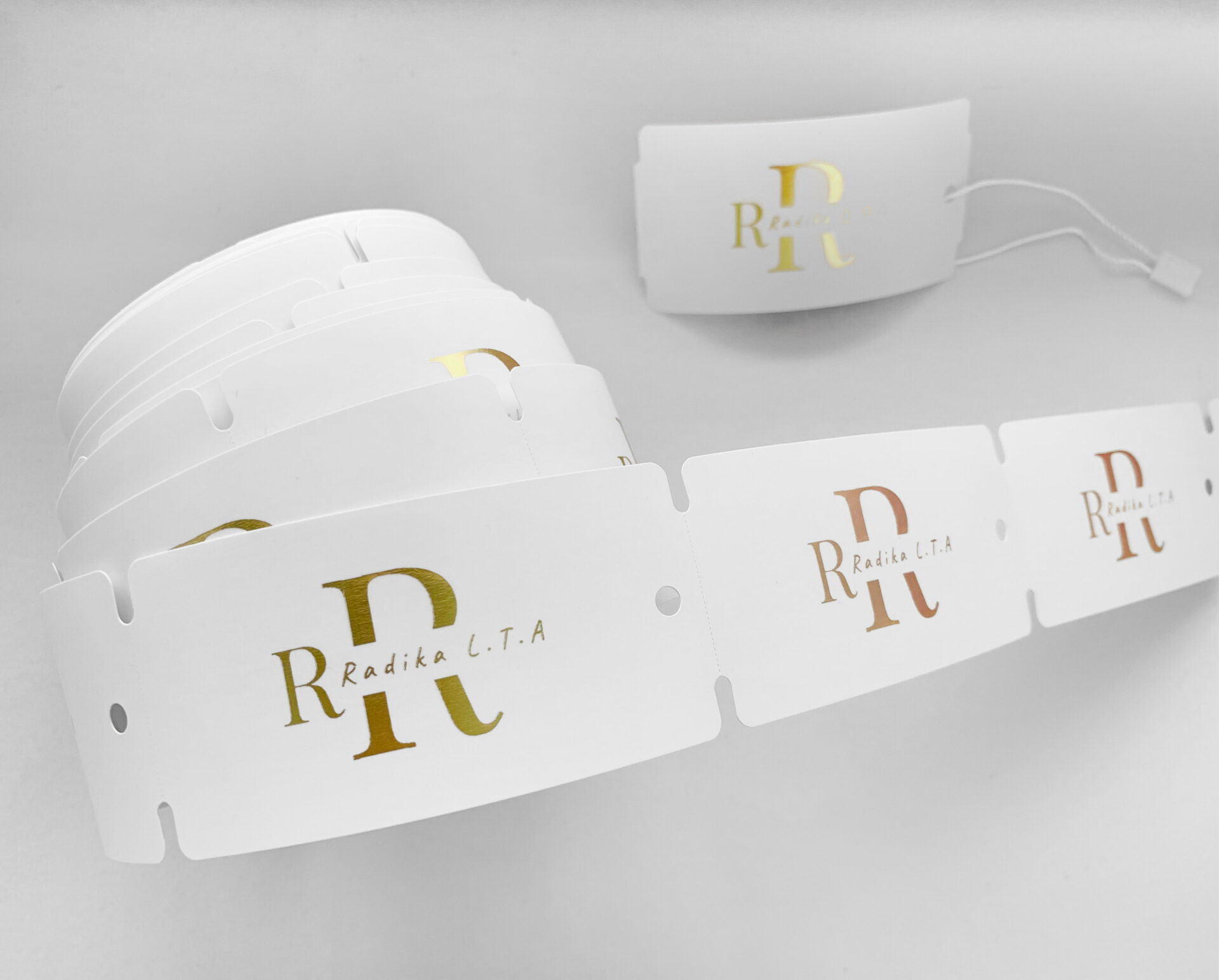 Печать навесных бирок для одежды | Картонные бирки | Заказать онлайн